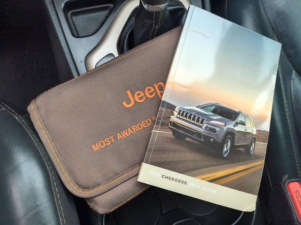 Jeep Cherokee photo 20