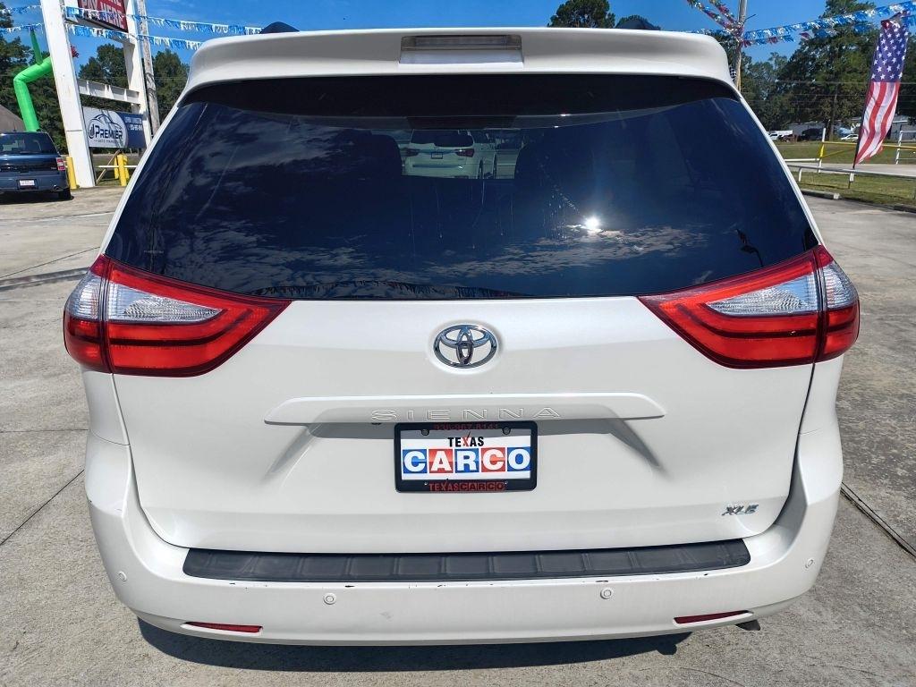 Toyota Sienna photo 4