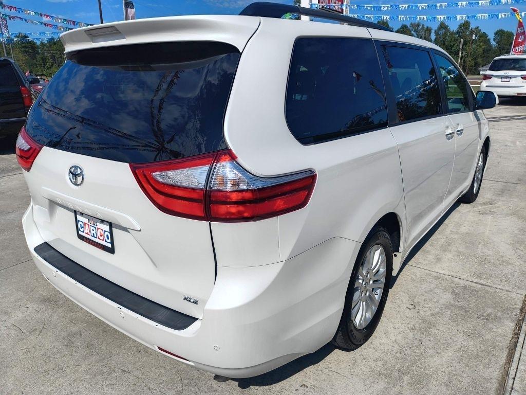 Toyota Sienna photo 5