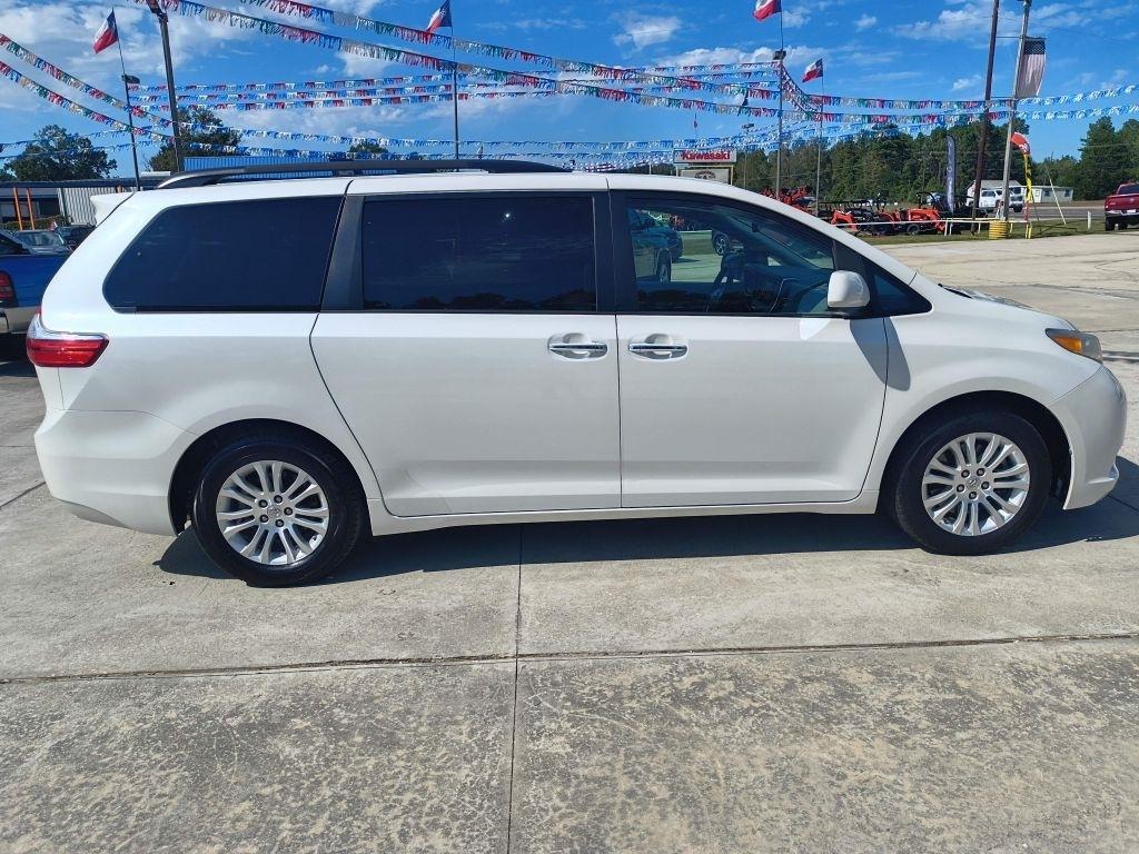 Toyota Sienna photo 6