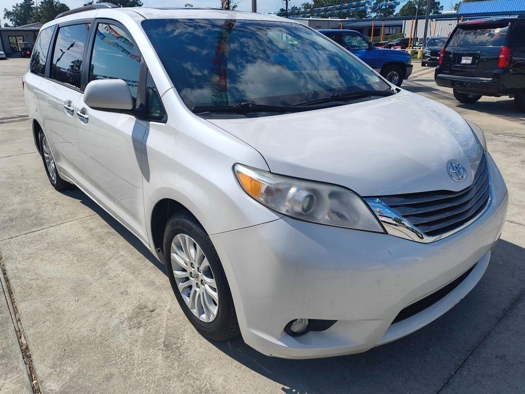 Toyota Sienna photo 7