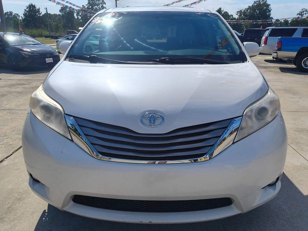 Toyota Sienna photo 8