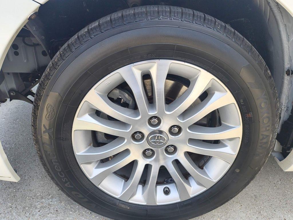 Toyota Sienna photo 9