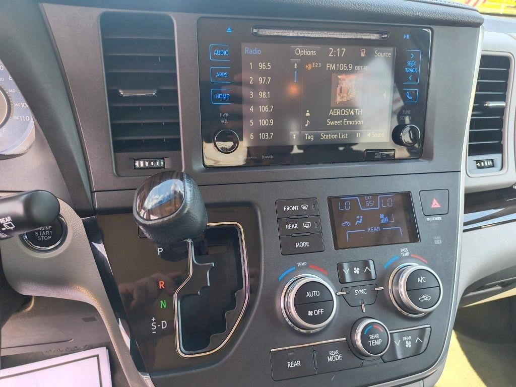 Toyota Sienna photo 15