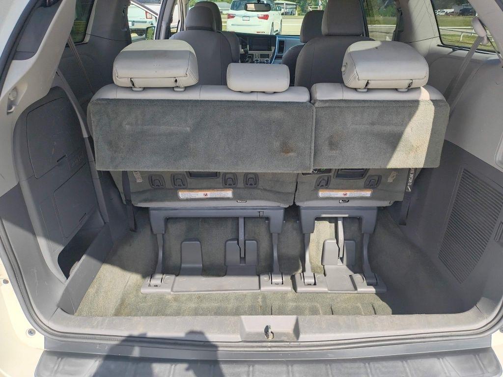 Toyota Sienna photo 19