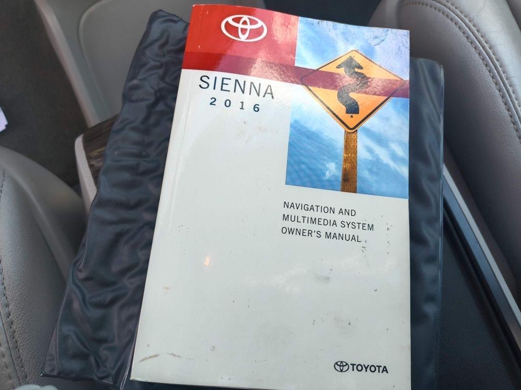 Toyota Sienna photo 22