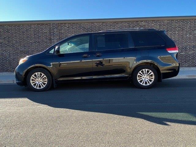Toyota Sienna Limited 7-Pass V6 2011