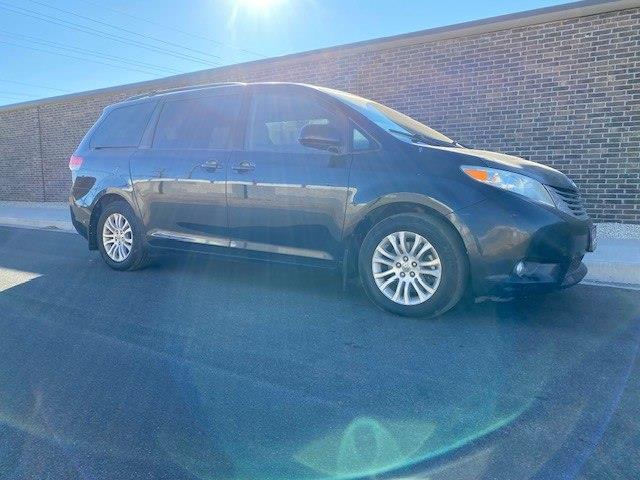 Toyota Sienna Limited 7-Pass V6 2011