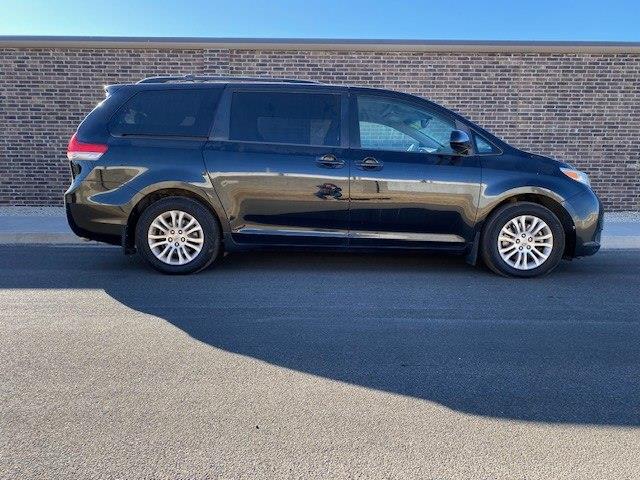 Toyota Sienna Limited 7-Pass V6 2011