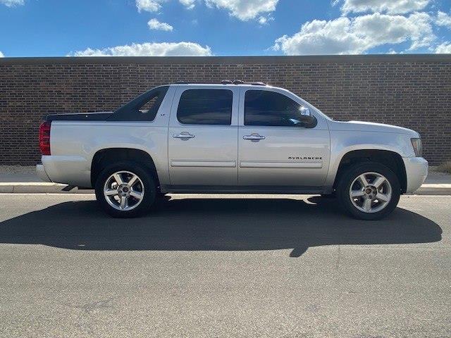 Chevrolet Avalanche LT 2WD 2011