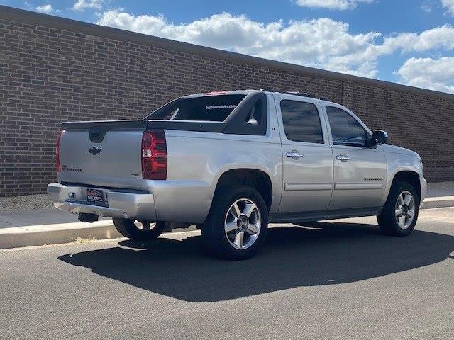Chevrolet Avalanche LT 2WD 2011