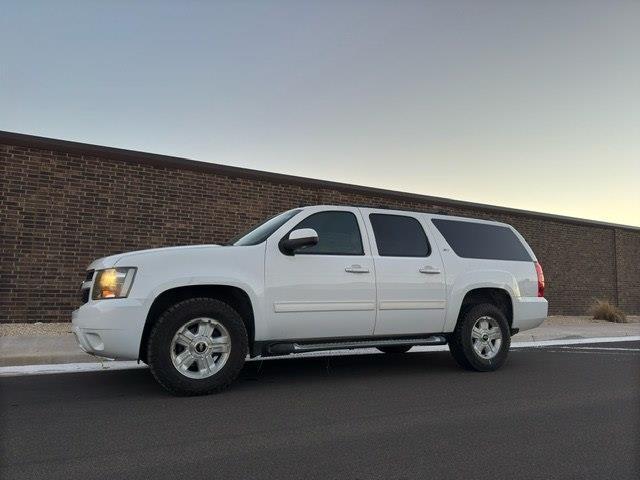 Chevrolet Suburban LT 1500 4WD 2011