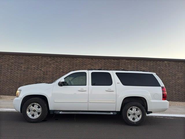 Chevrolet Suburban LT 1500 4WD 2011