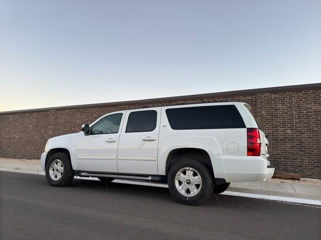 Chevrolet Suburban LT 1500 4WD 2011