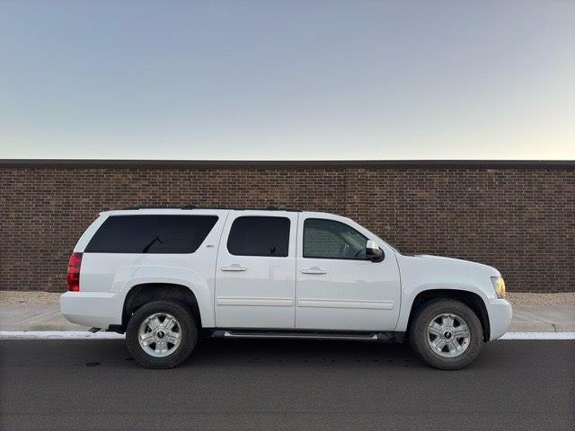 Chevrolet Suburban LT 1500 4WD 2011