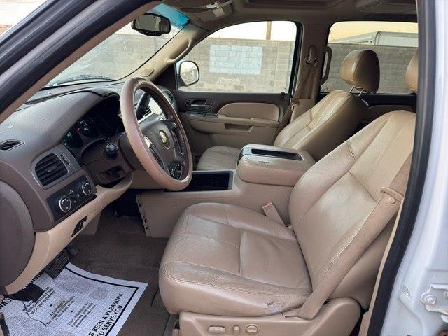 Chevrolet Suburban LT 1500 4WD 2011