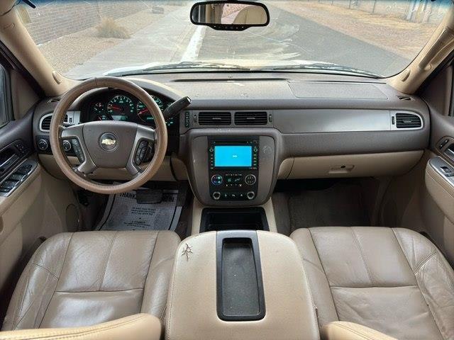 Chevrolet Suburban LT 1500 4WD 2011