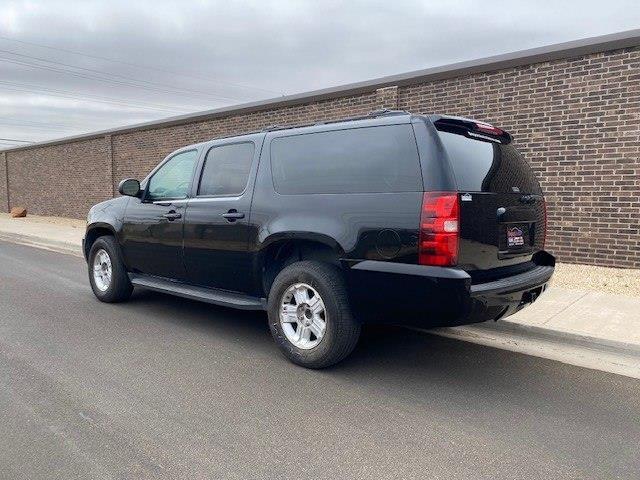 Chevrolet Suburban LT 1500 4WD 2011