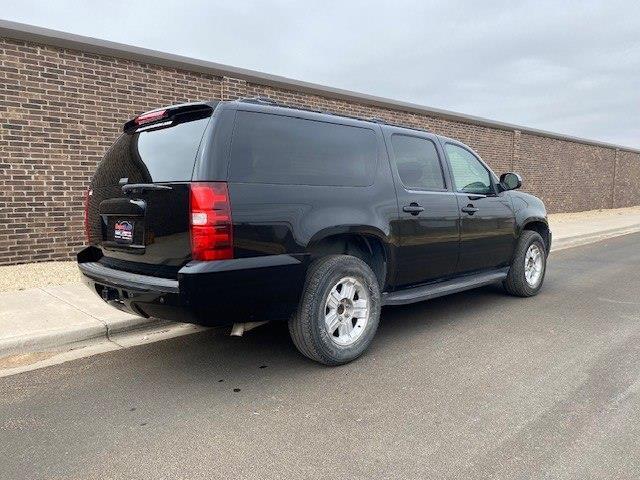 Chevrolet Suburban LT 1500 4WD 2011