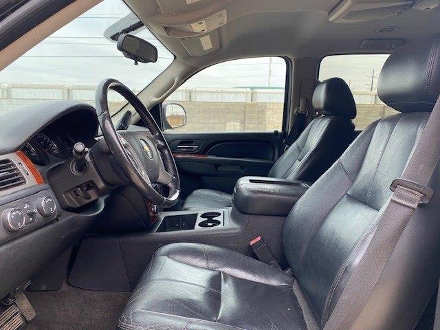 Chevrolet Suburban LT 1500 4WD 2011