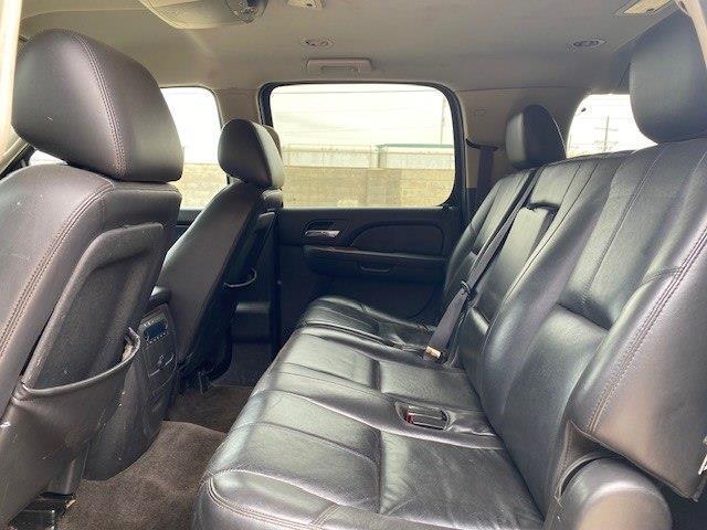 Chevrolet Suburban LT 1500 4WD 2011