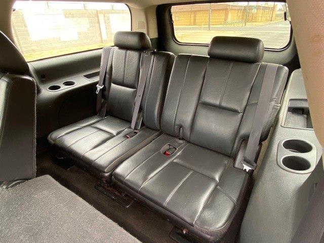 Chevrolet Suburban LT 1500 4WD 2011