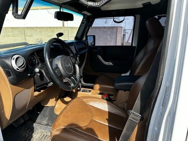 Jeep Wrangler Unlimited Sahara 4WD 2014
