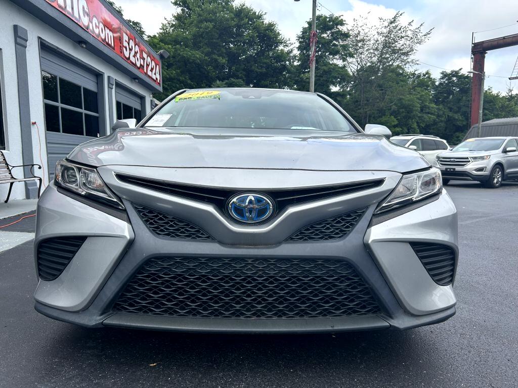 2019 Toyota Camry Hybrid XLE photo 2