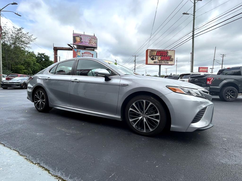 2019 Toyota Camry Hybrid XLE photo 3