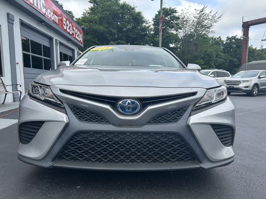 Toyota Camry Hybrid SE 2019