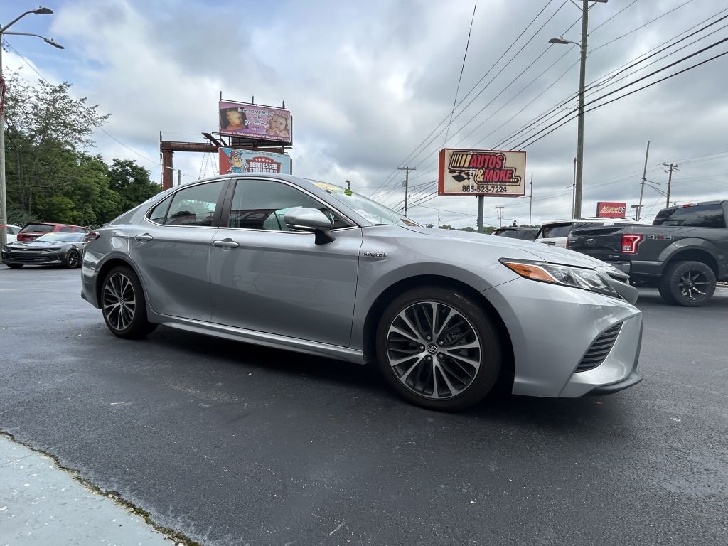 Toyota Camry Hybrid SE 2019