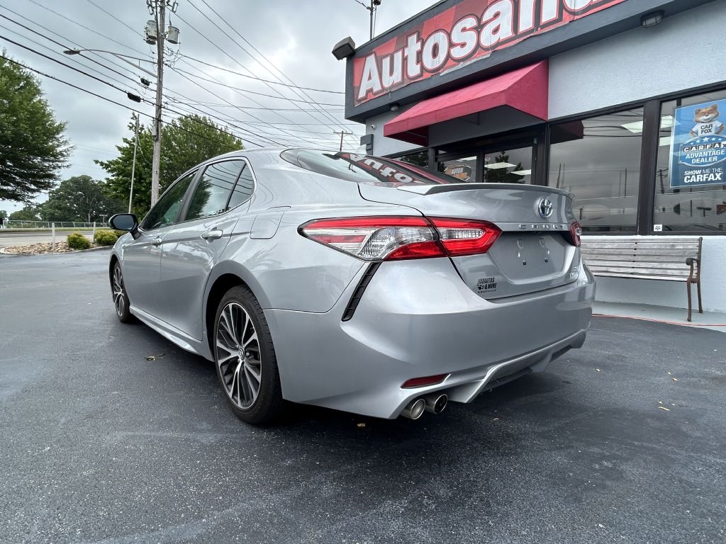 Toyota Camry Hybrid SE 2019