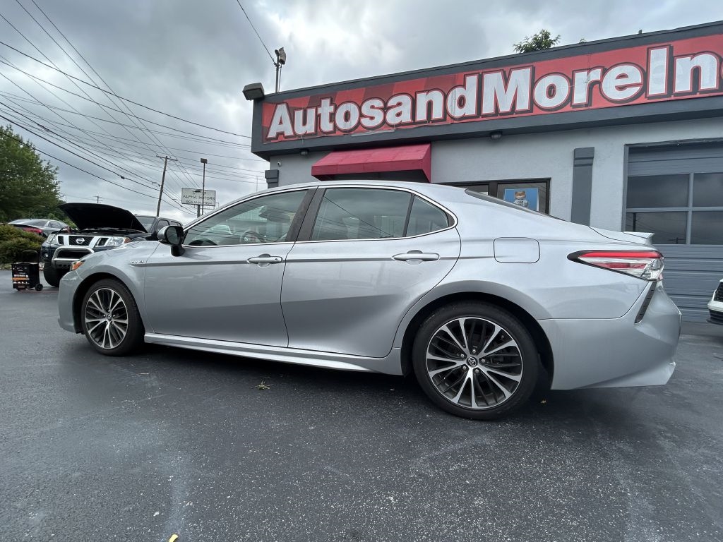 Toyota Camry Hybrid SE 2019