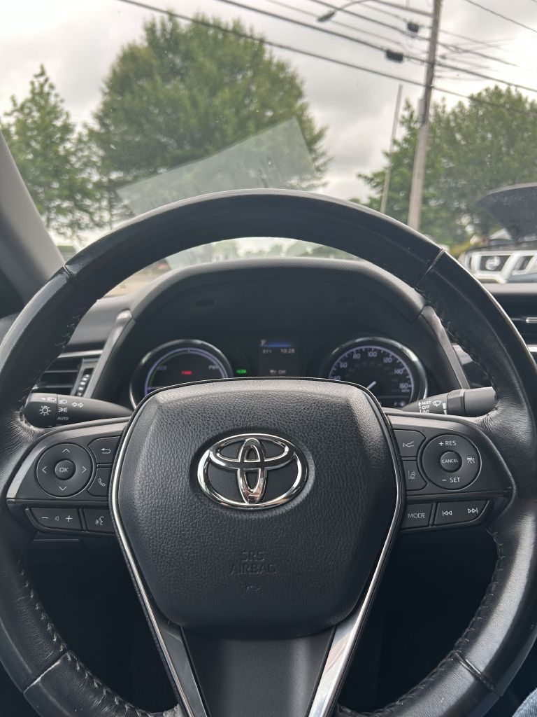 Toyota Camry Hybrid SE 2019