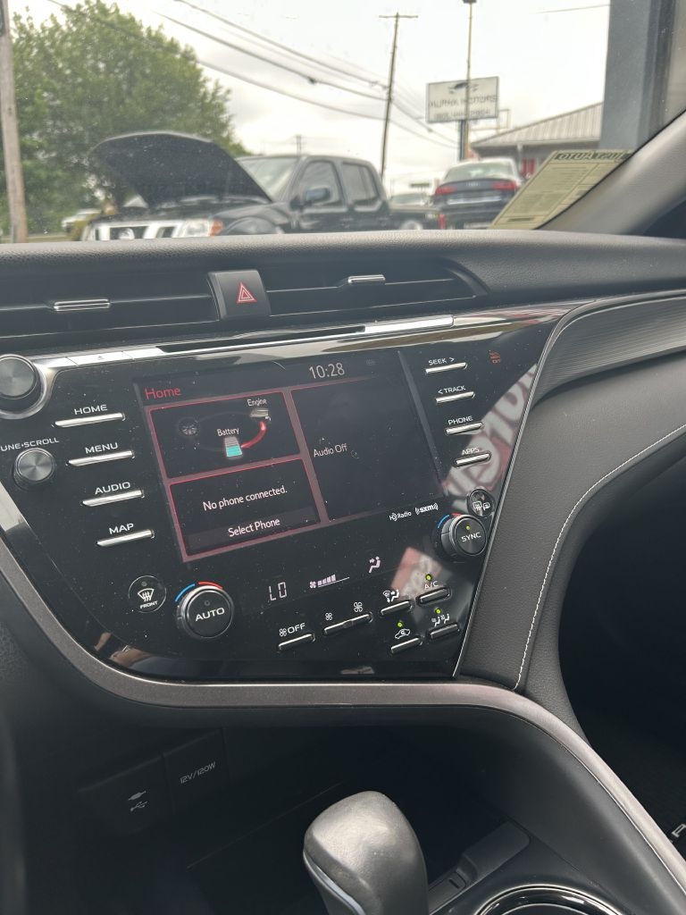 Toyota Camry Hybrid SE 2019