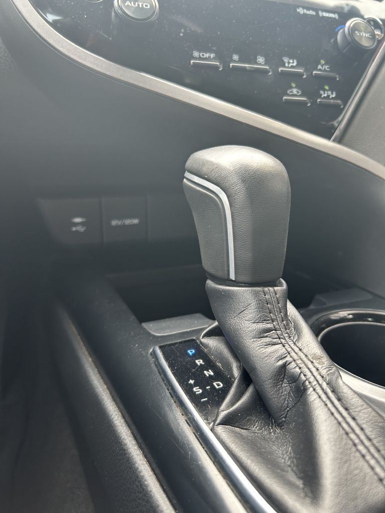 Toyota Camry Hybrid SE 2019