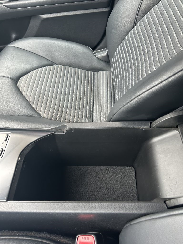 Toyota Camry Hybrid SE 2019