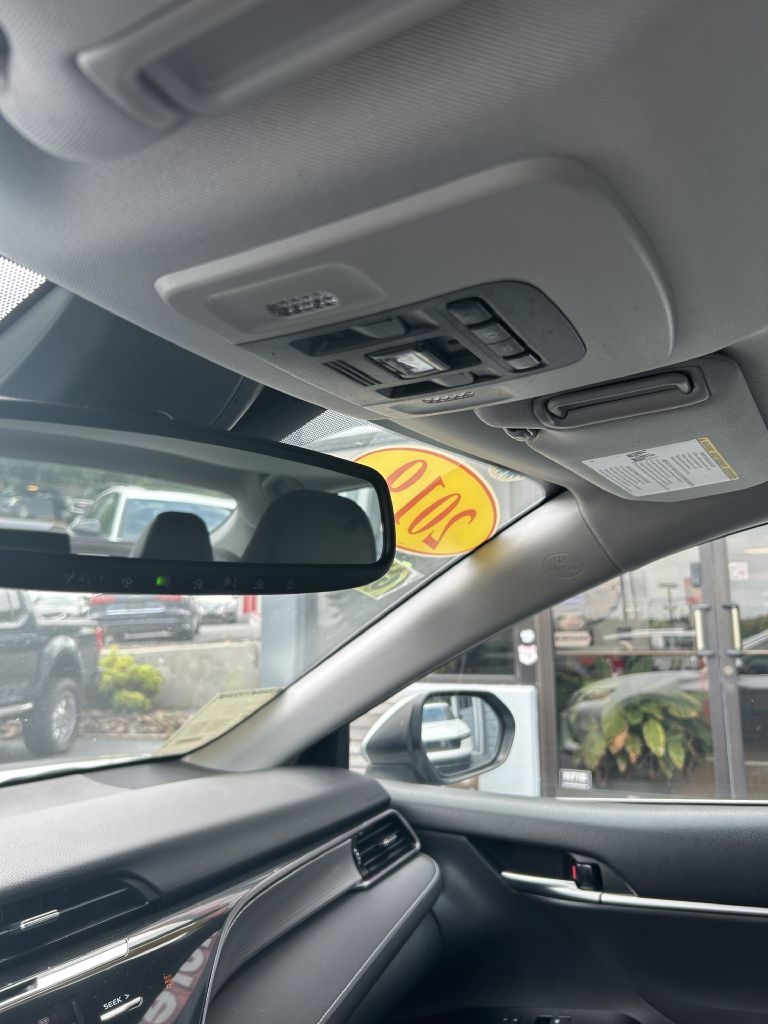 Toyota Camry Hybrid SE 2019