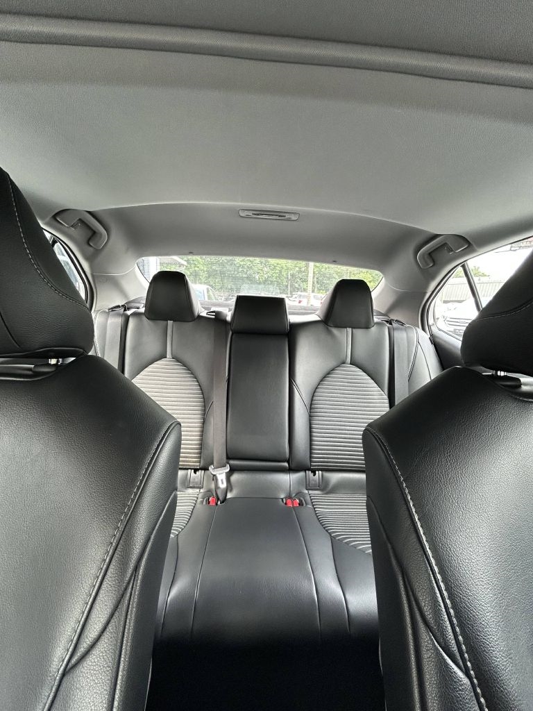 Toyota Camry Hybrid SE 2019