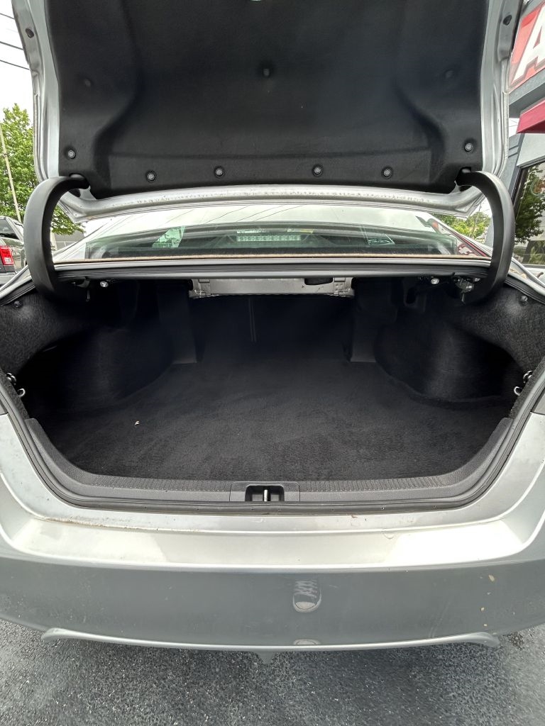 Toyota Camry Hybrid SE 2019