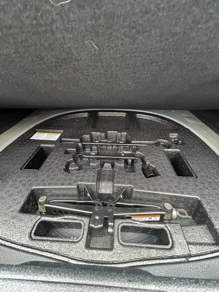 Toyota Camry Hybrid SE 2019