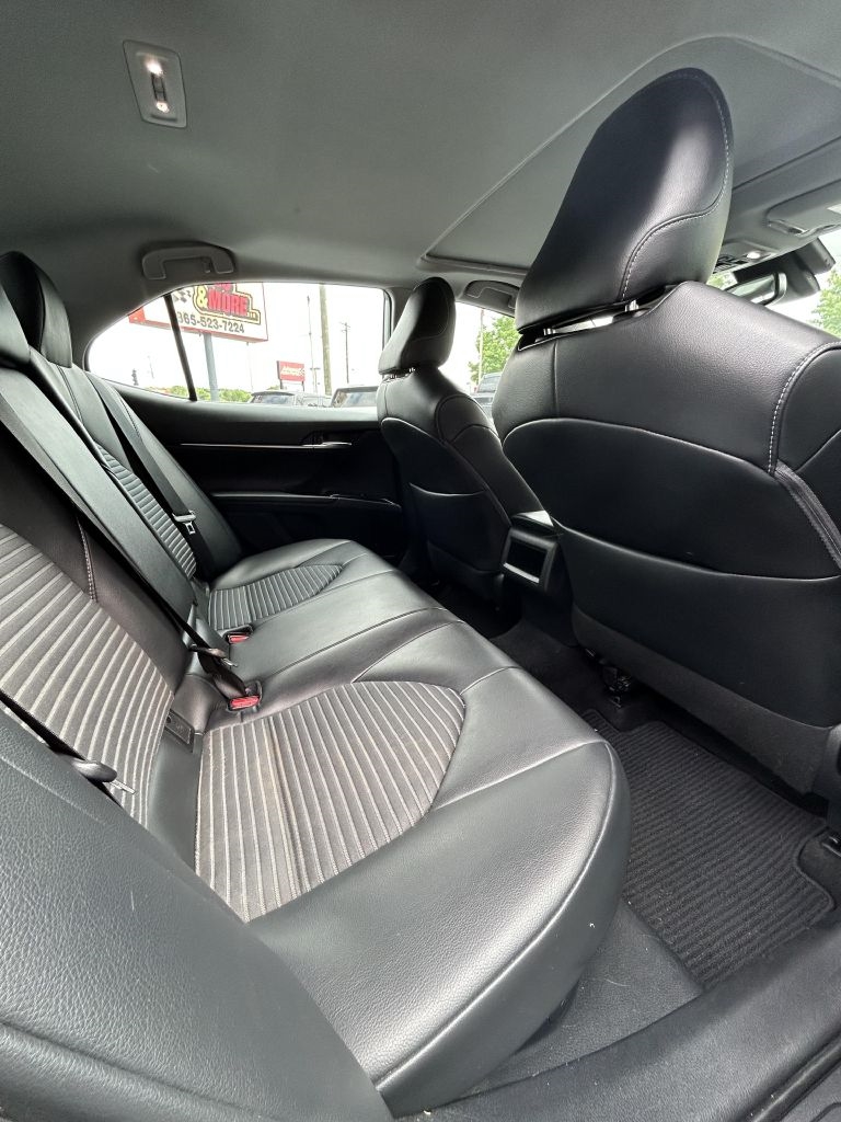 Toyota Camry Hybrid SE 2019