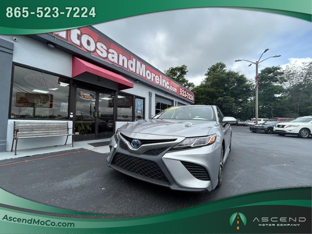 Toyota Camry Hybrid SE 2019