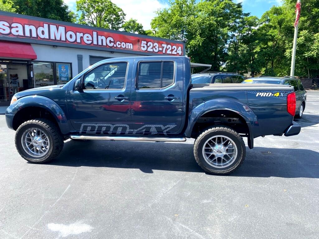 2017 Nissan Frontier PRO-4X Crew Cab photo 4