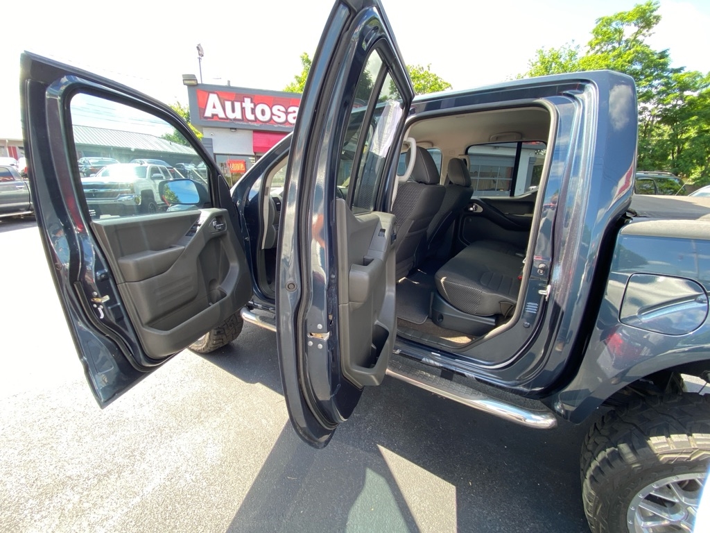 Nissan Frontier PRO-4X Crew Cab 5AT 4WD 2017