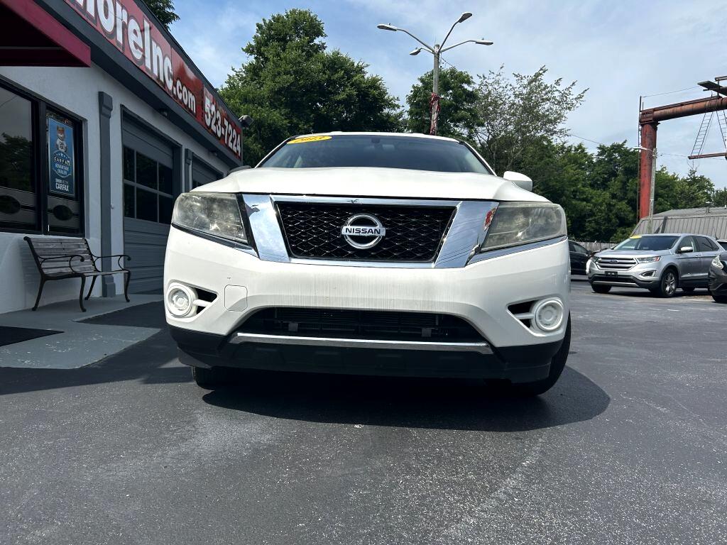 2013 Nissan Pathfinder SV photo 3