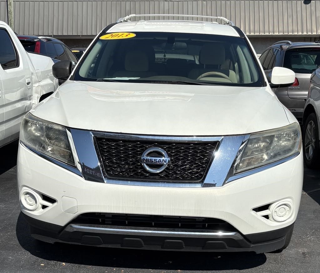 Nissan Pathfinder SV 4WD 2013