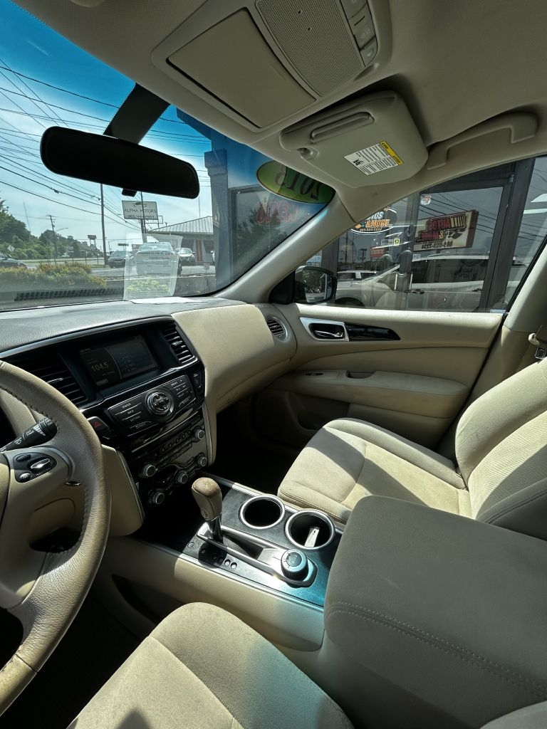 Nissan Pathfinder SV 4WD 2013