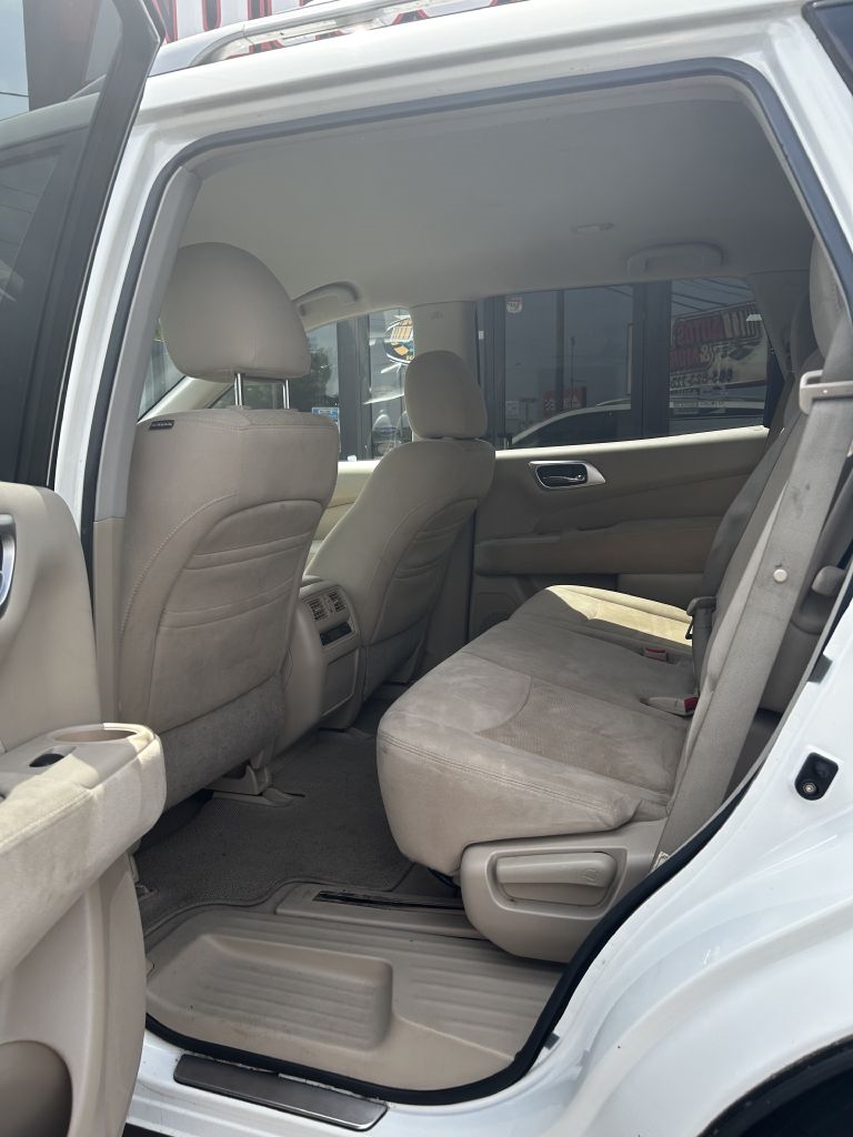 Nissan Pathfinder SV 4WD 2013