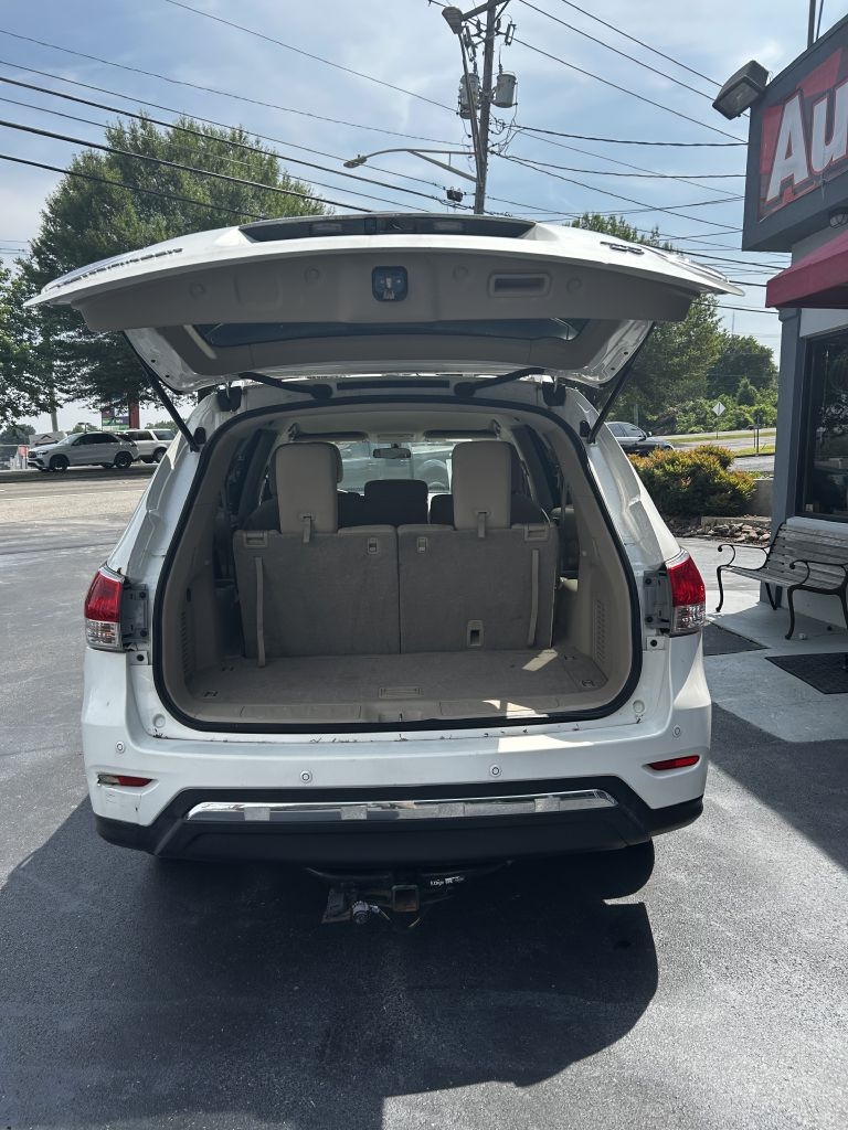 Nissan Pathfinder SV 4WD 2013